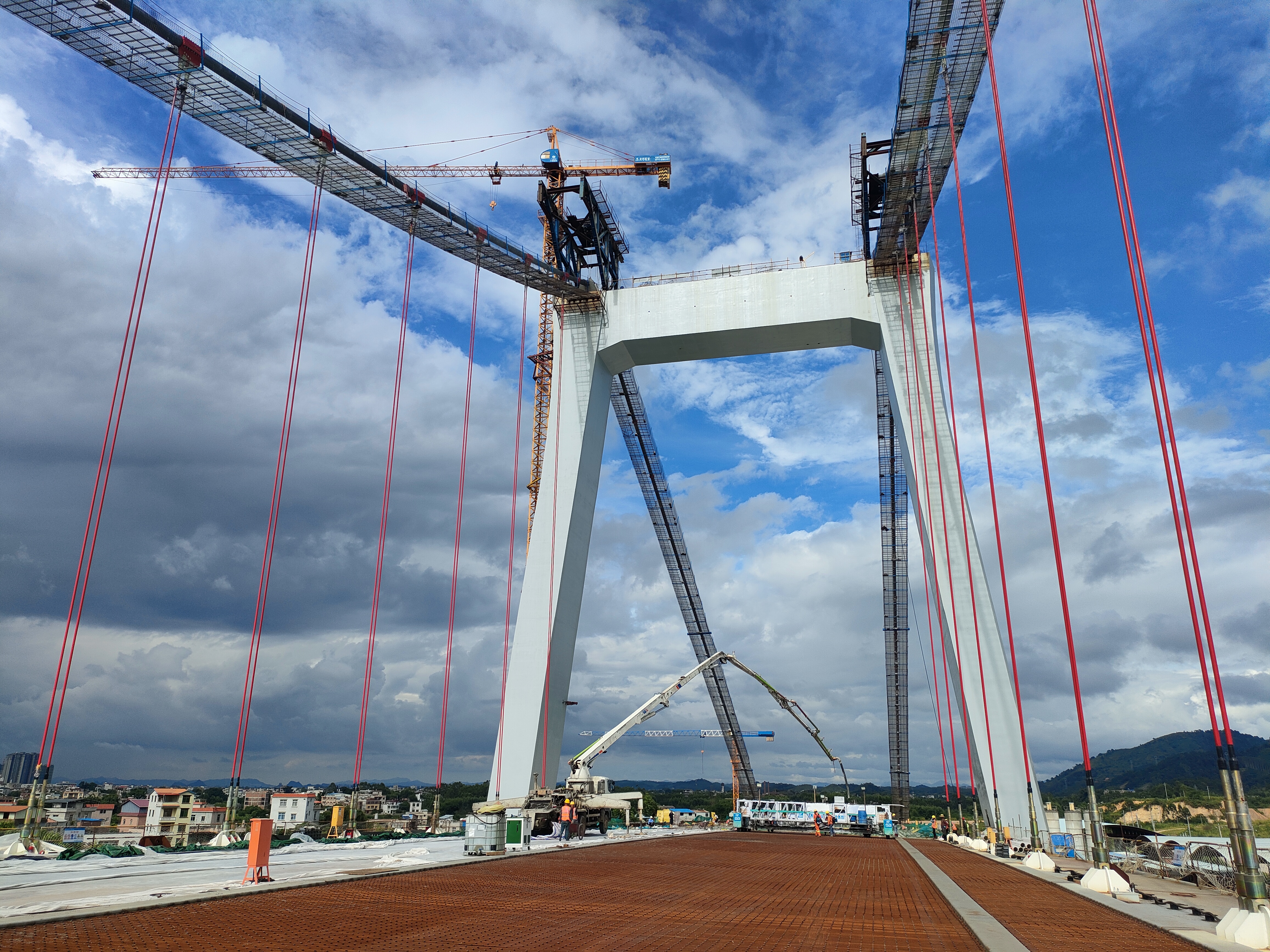 廣西橫州大橋超高韌性混凝土橋面鋪裝項(xiàng)目圓滿完工！