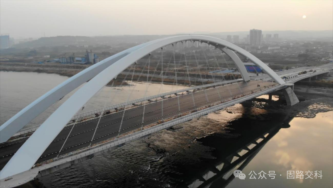 涪江大橋主橋面鋪裝順利驗(yàn)收！