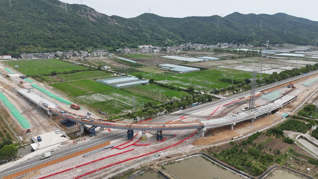 祝賀G527石浦至長(zhǎng)街段(岳井洋大橋及接線)UHPC鋼橋面鋪裝施工圓滿完工！